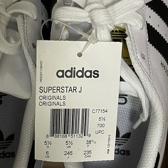 Superstar Shoes size 6W - Picture 3 of 3